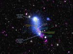 Astronomové objevili enormní most mezi dvěma kolidujícími kupami galaxií