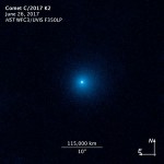 HST pozoroval nejvzdálenější aktivní kometu