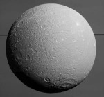Podpovrchový oceán i na Saturnově měsíci Dione?