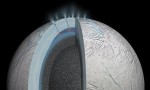 Na Saturnově měsíci Enceladus objeven nový druh organických sloučenin