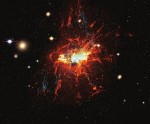 Objeveny tisíce mladých kulových hvězdokup v okolí galaxie uvnitř kupy Perseus