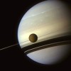 Perla na Saturnově prstenci